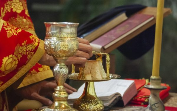 Buna Vestire, sărbătoare esențială în calendarul ortodox, va fi celebrată pe data de 25 martie 2026, fiind prima zi marcată cu cruce roșie, semnificând începutul perioadei de pregătire pentru Paște