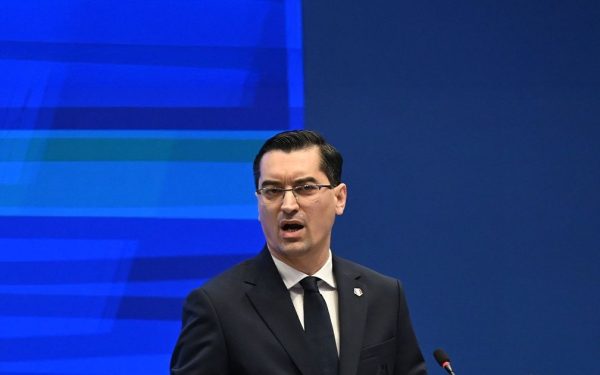 Alegerile pentru conducerea Federației Române de Fotbal au fost precedate de tensiuni și controverse majore, iar cele cinci voturi împotrivă înregistrate pentru contracandidatul Ilie Drăgan reprezintă, pentru mulți, mai mult decât simple semne de nemulțumire