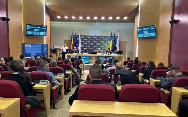 Bucureștiul riscă să rămână fără majoritate în Consiliul General dacă lipsesc reprezentanții partidelor de opoziție Spectrul politicienilor din Capitală se apropie de un moment tensionat, după ce USR București a tras semnalul de alarmă referitor la ședința următoare a Consiliului General al Municipiului București (CGMB)