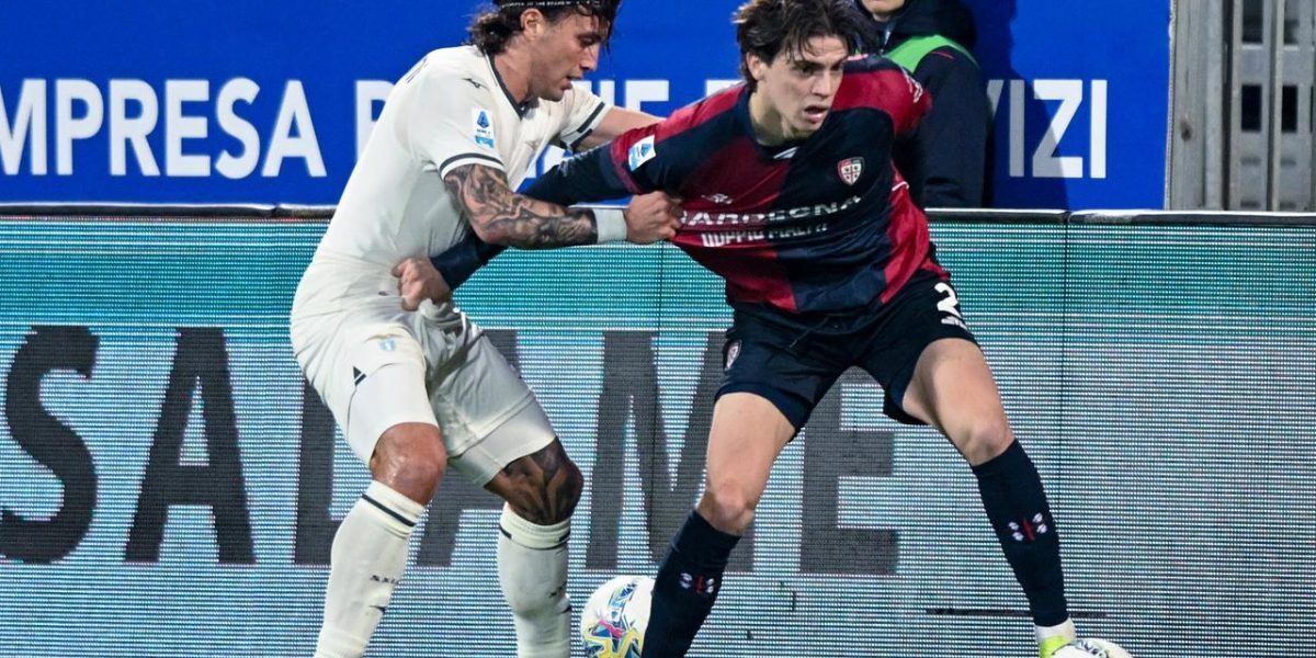 Cagliari-Napoli, o întâlnire neașteptată în Serie A: suspans pe teren și surprize în formații Antrenorii celor două echipe și-au anunțat deja formările pentru meciul programat astăzi, la ora 18.30, între Cagliari și Napoli