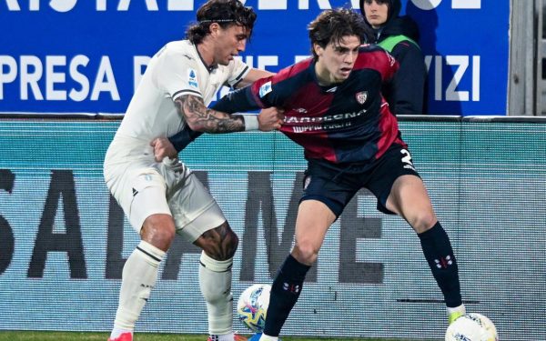 Cagliari-Napoli, o întâlnire neașteptată în Serie A: suspans pe teren și surprize în formații Antrenorii celor două echipe și-au anunțat deja formările pentru meciul programat astăzi, la ora 18.30, între Cagliari și Napoli