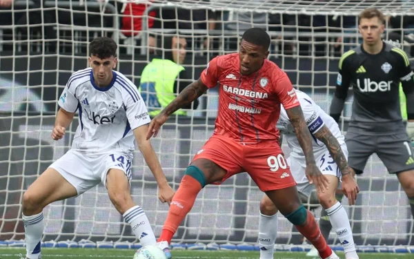 Cagliari-Napoli: Fabio Pisacane mizează pe forța mijlocului, deciziile privind formularea de start și absente în echipa Călătoria Cagliariului către meciul cu Napoli anunță schimbări semnificative în formula de start, în condițiile în care antrenorul Fabio Pisacane a decis să păstreze în teren un nucleu de jucători cu experiență, chiar dacă s-au înregistrat absențe importante