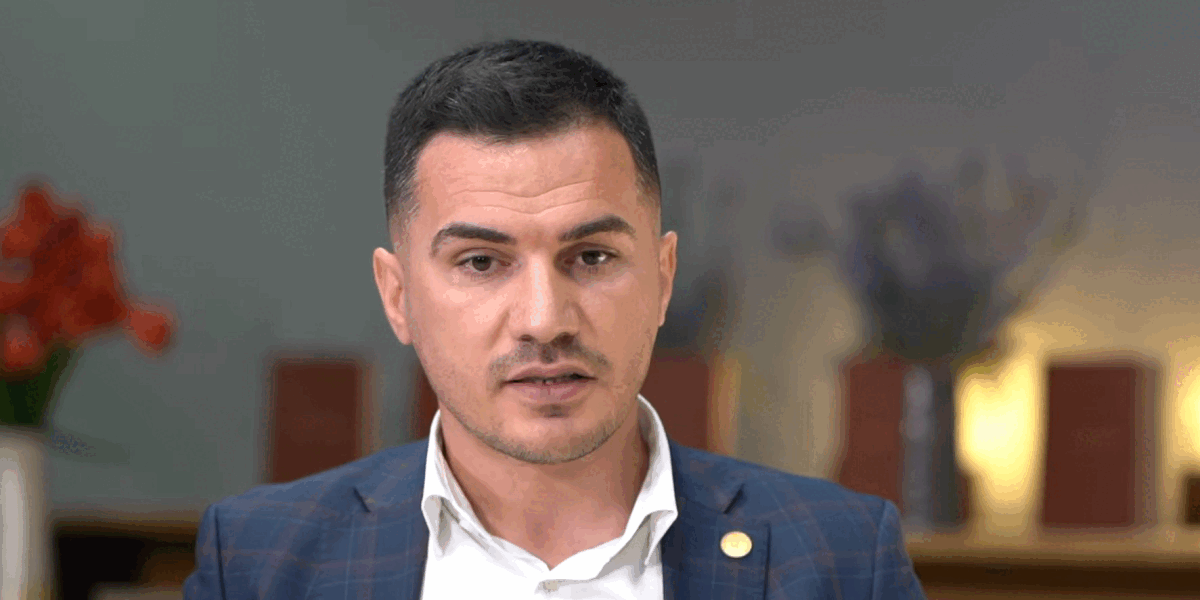 Secretarul general al Autorităţii Electorale Permanente neagă absența sa în Dubai și afirmă că a fost în concediu de odihnă în Abu Dhabi Un scandal de proporții a izbucnit în ultima săptămână în rândul instituțiilor statului, după ce a fost făcut public un caz care vizează modul în care anumite angajate ale Autorității Electorale Permanente (AEP) și-au folosit concediile medicale pentru a-și prelungi absențele