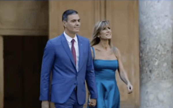 Premierul Spaniei, Pedro Sanchez, răspunde ferm amenințării lui Donald Trump de a întrerupe relațiile comerciale Într-un moment de tensiune crescută pe scena internațională, premierul Spaniei, Pedro Sanchez, a ieșit în fața flash-urilor și camerelor de filmat pentru a declara ferm poziția țării sale în fața amenințărilor președintelui american Donald Trump