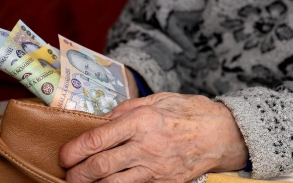 Cât costă un an de vechime în 2026? O reformă radicală a formulei de calcul a vechimii Din anul viitor, sistemul de calcul al vechimii va suferi schimbări majore, iar impactul asupra pensiilor și drepturilor sociale va fi semnificativ
