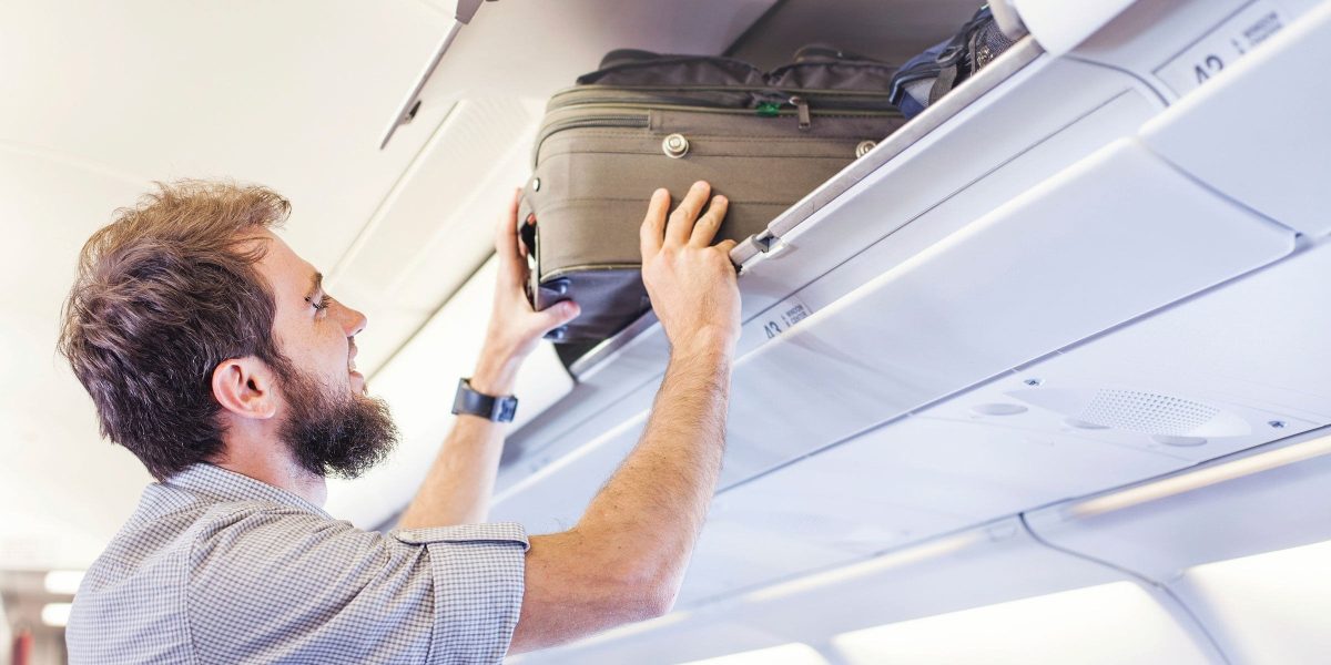 Atenție călători! Lista actualizată a obiectelor interzise la controlul de securitate din avioane devine tot mai strictă, iar regulile trebuie respectate pentru a evita embarrasul sau întârzierea la poarta de îmbarcare
