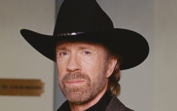 Chuck Norris, legendarul actor, kickboxer și simbol al culturii pop, a fost internat de urgență în Hawaii după ce a suferit o presupusă criză medicală pe insula Kauai