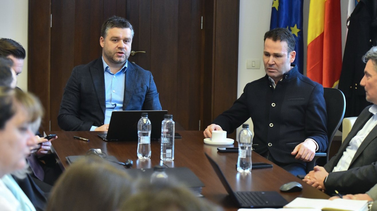 Primarul general al Capitalei, Ciprian Ciucu, a anunțat recent deschiderea unor noi colaborări cu primarul Sectorului 3, Robert Negoiță, în cadrul unui program de dialog și coordonare menit să optimizeze gestionarea problemelor urbane ale Bucureștiului