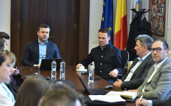 Primarii din Capitală în dialog: Ciprian Ciucu și Robert Negoiță caută soluții comune pentru dezvoltarea orașului Dialogul dintre liderii administrativi ai Bucureștiului continuă, dar de această dată în sens constructiv