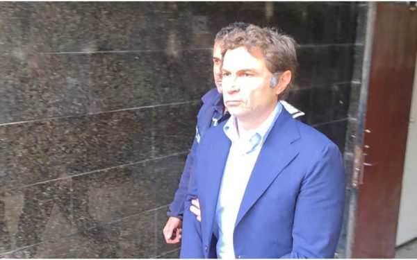 Cristian Radu, fostul primar al Mangaliei, scapă de arestul preventiv și se află acum în arest la domiciliu După aproape șapte luni de detenție preventivă într-un dosar de corupție, Cristian Radu, fostul edil al orașului Mangalia, a primit o veste recalibrată juridic: instanța a decis plasarea sa în arest la domiciliu, respingând măsura mai dură a arestului preventiv