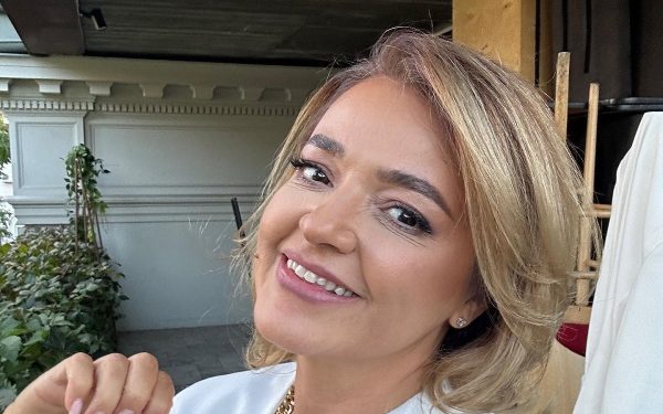 Cristina Bâtlan, cunoscută în showbizul românesc ca jurată la „Imperiul Leilor”, își surprinde din nou admiratorii, însă de această dată printr-un detaliu intim și subtil: apartamentul său, amenajat în stil japonez