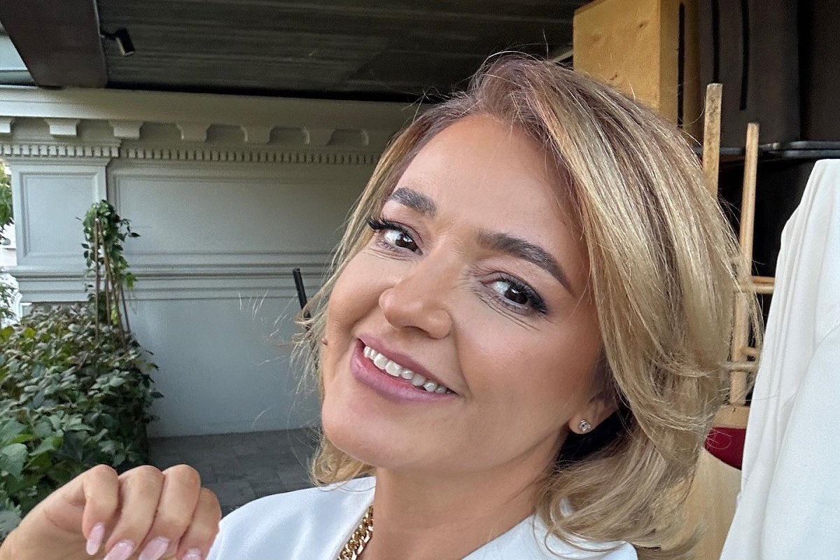 Cristina Bâtlan, cunoscută în showbizul românesc ca jurată la „Imperiul Leilor”, își surprinde din nou admiratorii, însă de această dată printr-un detaliu intim și subtil: apartamentul său, amenajat în stil japonez