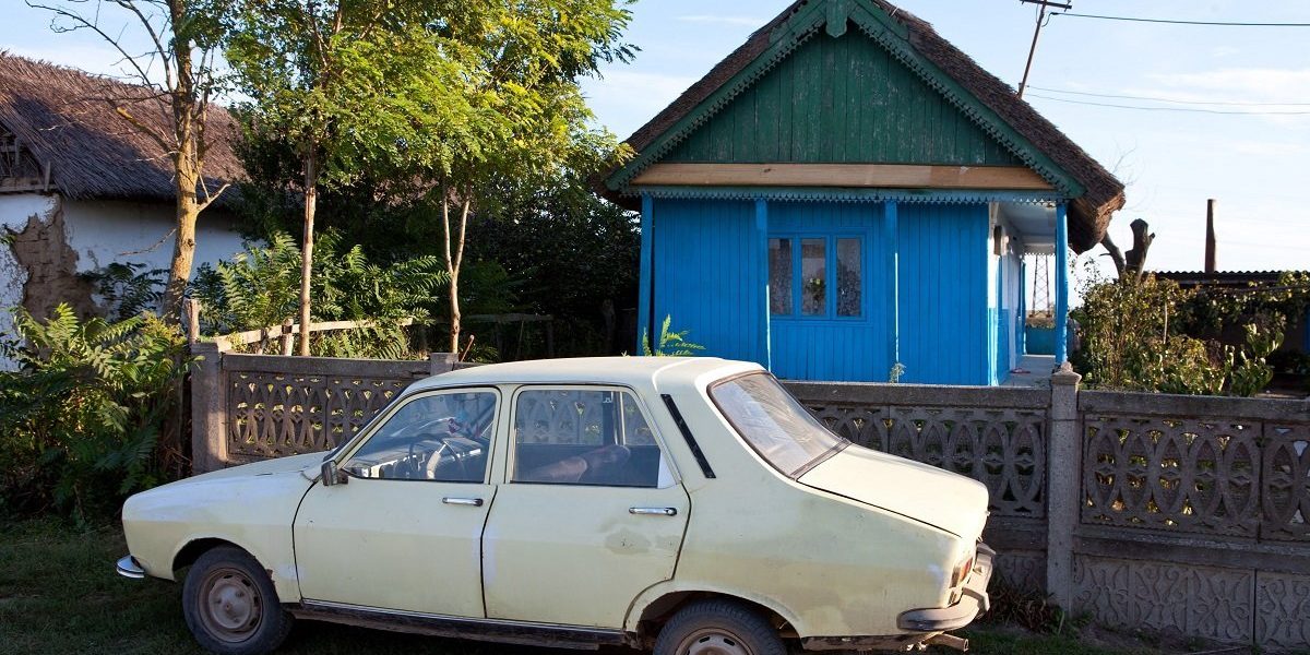 Procedura de radiere a unei mașini rămâne un proces crucial pentru șoferii care doresc să renunțe oficial la înmatricularea unui vehicul, fie din motive personale, fie din cauza unor schimbări în situația proprietarului sau a contextului legislativ