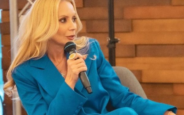 Daciana Sârbu anunță intenția de a depune plângere penală împotriva ministrului de Externe, Oana Țoiu, după incidentele din Emiratele Arabe Unite care au implicat familia sa și fostul premier Victor Ponta