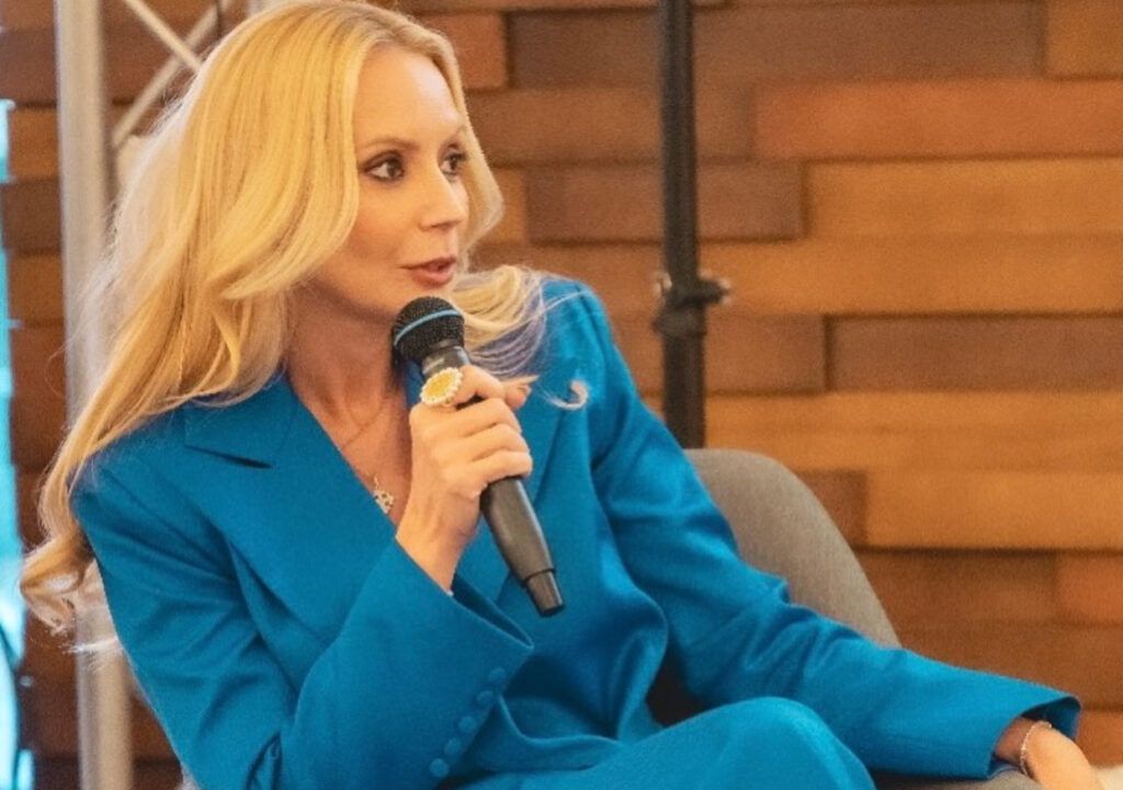 Daciana Sârbu anunță intenția de a depune plângere penală împotriva ministrului de Externe, Oana Țoiu, după incidentele din Emiratele Arabe Unite care au implicat familia sa și fostul premier Victor Ponta