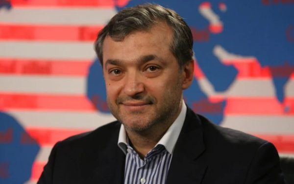 Dan Andronic contestă afirmațiile lui Dominic Fritz despre întâlnirile secrete de la Cotroceni Controversa recentă invocată de liderul USR, Dominic Fritz, despre scrutinele politice din România a reaprins discuțiile privind relațiile din sânul puterii, manifestându-se printr-o reacție fermă din partea jurnalistului Dan Andronic