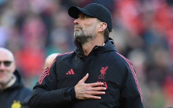 Liverpool Legends și Borussia Dortmund Legends au oferit sâmbătă un spectacol plin de emoție pe terenul de la Anfield, într-un meci caritabil care a adunat fani din întreaga lume