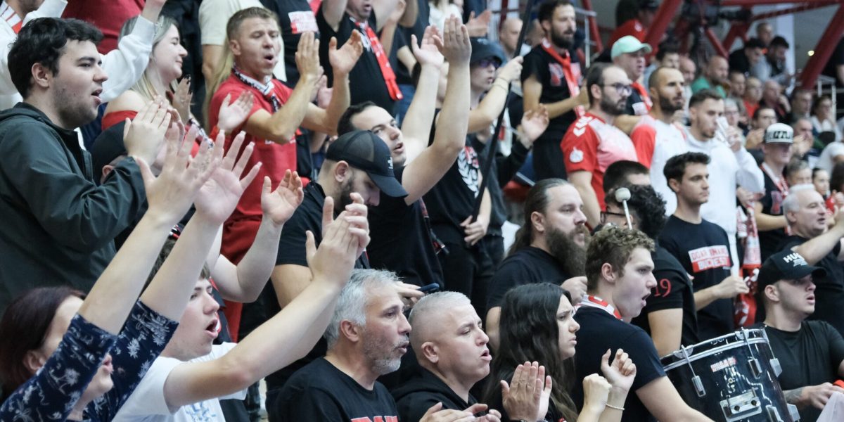 Dinamo a îndrăznit să surprindă printr-o decizie de ultim moment, oferindu-le fanilor un cadou de 8 Martie: intrare liberă pentru doamne și domnișoare la meciul din campionat împotriva echipei Potaissa Turda, programat duminică la Sala Dinamo