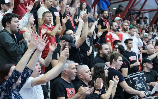 Dinamo a îndrăznit să surprindă printr-o decizie de ultim moment, oferindu-le fanilor un cadou de 8 Martie: intrare liberă pentru doamne și domnișoare la meciul din campionat împotriva echipei Potaissa Turda, programat duminică la Sala Dinamo