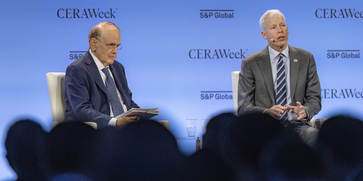 Perturbări majore în piața globală a energiei, în contextul războiului din Orientul Mijlociu Reuniți la Houston, cei mai influenți directori din industria petrolului și miniștri ai energiei au exprimat luni îngrijorări tot mai acute privind efectele pe termen lung ale conflictului din Orientul Mijlociu asupra economiei globale