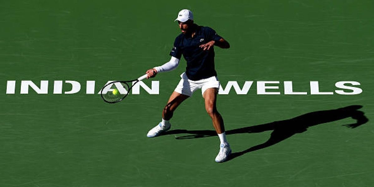 Novak Djokovic a reușit să avanseze în turul al patrulea la Indian Wells după o evoluție tensionată și plină de dificultăți, în ciuda unui început de turneu dificil pentru el
