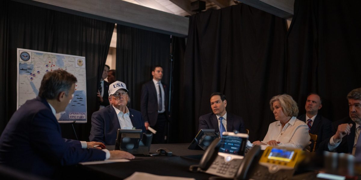 Donald Trump refuză orice negociere cu Iranul: „Nu va exista niciun acord, decât capitularea necondiționată” Reticența extremă a fost anunțată oficial de fostul președinte american, Donald Trump, semnalând o întărire a poziției ferme a SUA în privința teheranului
