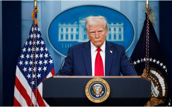 Președintele Donald Trump garantează finalul rapid al conflictului cu Iranul, în timp ce Teheranul își păstrează controlul asupra evoluției războiului Tensiunile dintre Statele Unite și Iran cresc în mod alarmant, în contextul unor declarații contradictorii din partea celor două părți
