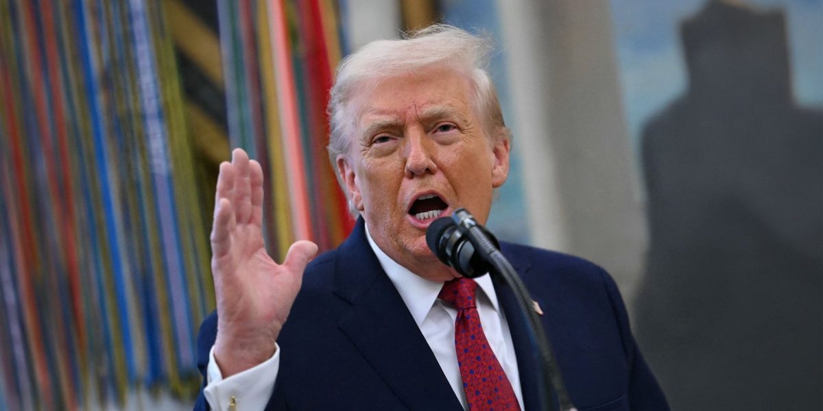 Donald Trump critică dur țările europene pentru reacția față de acțiunile militare din Iran Președintele american Donald Trump a lansat recente critici acide la adresa unor state europene, acuzându-le de ineficiență și lipsă de solidaritate în contextul tensiunilor în creștere dintre SUA și Iran