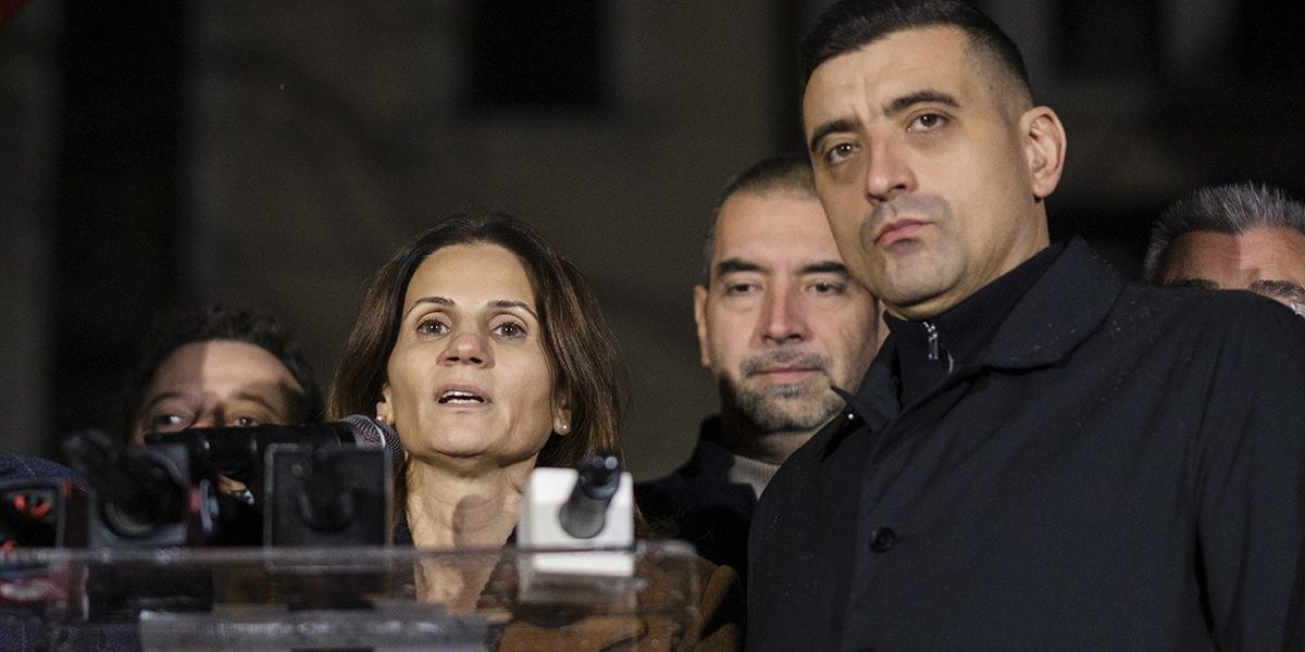 Extremiștii de la AUR au ales să se poziționeze împotriva intereselor strategice ale României, votând împotriva solicitării Statelor Unite de amplasare a avioanelor de realimentare și echipamentelor de comunicații satelitare în țară, într-un context tensionat pe plan internațional și intern