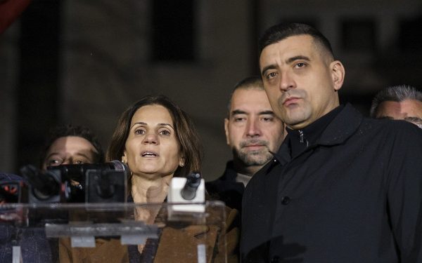 Extremiștii de la AUR au ales să se poziționeze împotriva intereselor strategice ale României, votând împotriva solicitării Statelor Unite de amplasare a avioanelor de realimentare și echipamentelor de comunicații satelitare în țară, într-un context tensionat pe plan internațional și intern