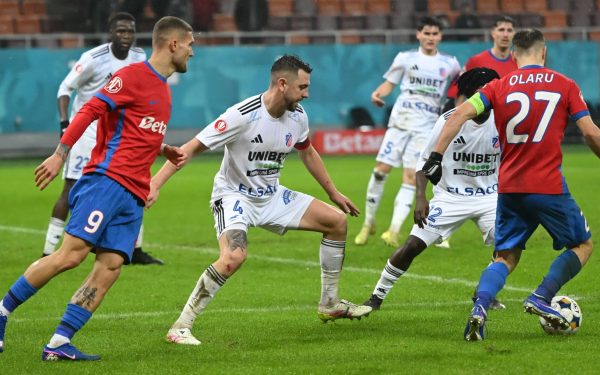 FC Botoșani traversează o perioada extrem de tumultoasă, marcata de eșecul la limită de a se califica în play-off-ul Superligii și de problemele administrative și financiare care planează asupra clubului