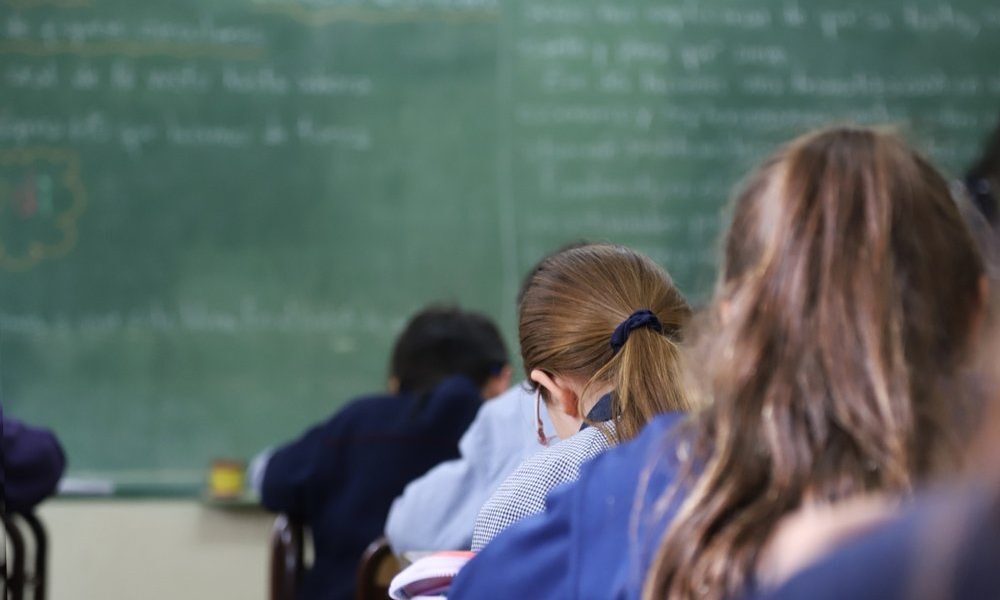 Elevii susțin azi examenul la limba română în simularea Evaluării Naționale 2026