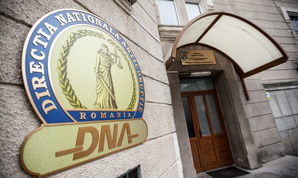 Doi lideri din cadrul Direcției Generale Regionale a Finanțelor Publice București sunt acționați penal pentru corupție, fiind plasați sub control judiciar pentru o perioadă de 60 de zile