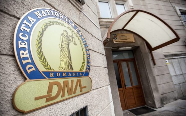 Doi lideri din cadrul Direcției Generale Regionale a Finanțelor Publice București sunt acționați penal pentru corupție, fiind plasați sub control judiciar pentru o perioadă de 60 de zile