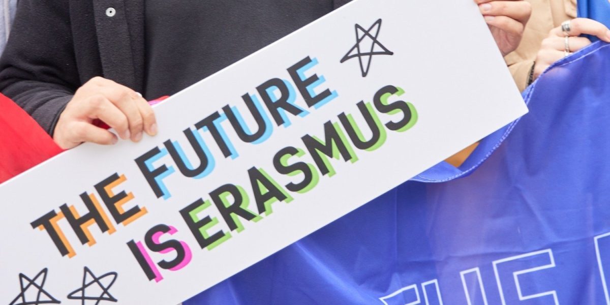 Controverse în jurul fondurilor europene pentru cultură și educație: Ce semnalează ultimele avize ale Curții de Conturi Europene Audiența publică europeană rămâne surprinsă de raportul recent al Curții de Conturi, care a lansat semnale de alarmă asupra programelor Erasmus+ și AgoraEU