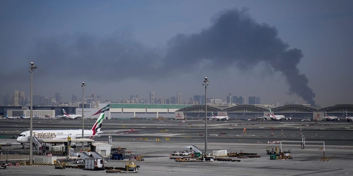 Dubajul, unul dintre cele mai importante centre aeriene globale, a intrat în alertă după o incidentă de securitate gravă care a avut loc deasupra aeroportului internațional al orașului