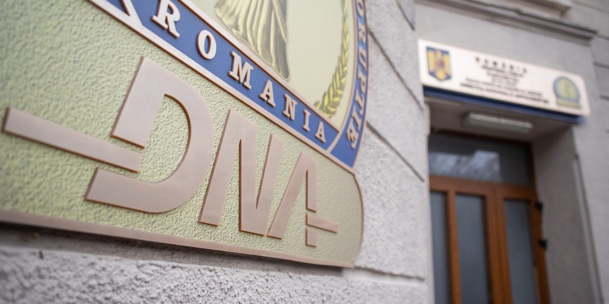 Foști șefi ai Vămii Agigea, reținuți de procurorii DNA
