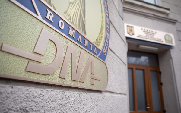 Foști șefi ai Vămii Agigea, reținuți de procurorii DNA
