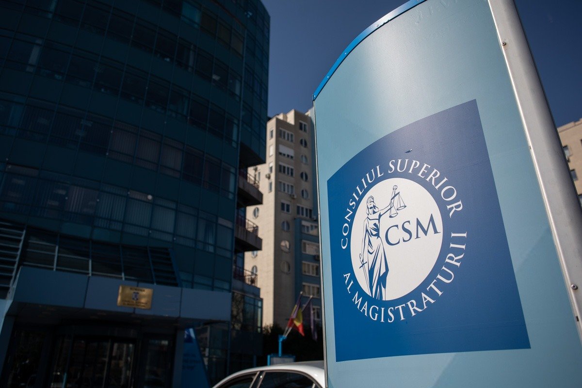 Startul negocierilor pentru conducerea marilor parchete: audierea candidaților în fața CSM Într-o mișcare esențială pentru viitorul justiției din România, Secția pentru procurori a Consiliului Superior al Magistraturii (CSM) a început, marți, audierea candidaților propuși de ministrul Justiției, Radu Marinescu, pentru pozițiile de conducere ale celor mai importante parchete ale țării