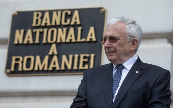 Guvernatorul BNR avertizează: fără resorparea deficitului fiscal, România riscă pierderi strategice România se află la o răscruce crucială în privința politicii fiscale
