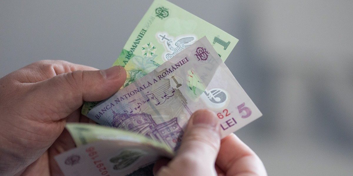 Ministerul Muncii propune majorări de venituri pentru pensionari și familiile vulnerabile în cadrul noului pachet de solidaritate Într-o declarație facută luni la Parlament, Florin Manole, ministrul Muncii, Familiei, Tineretului și Solidarității Sociale, a anunțat că amendamentul depus de Partidul Social Democrat (PSD) în cadrul proiectului de lege vizând pachetul de solidaritate are ca scop creșterea veniturilor pentru milioane de pensionari și pentru copiii proveniți din familii vulnerabile