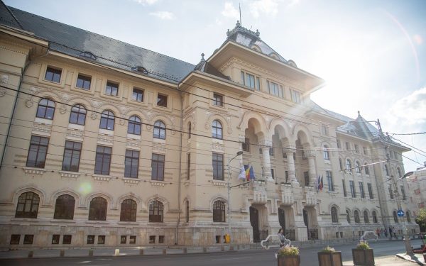 Primarul Ciprian Ciucu face apel pentru adoptarea urgentă a bugetului de stat propus de Guvern Primarul Sectorului 1, Ciprian Ciucu, a lansat vineri un apel vehement către toate partidele aflate în coaliția de guvernare, solicitând adoptarea rapidă a bugetului de stat în forma prezentată de Executiv
