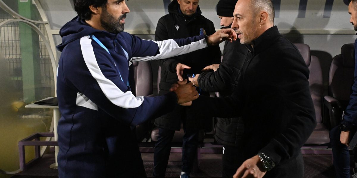Antrenorii din play-off-ul Superligii: între superantrenori și eroi de întâmplare Sezonul actual al Superligii românești a readus în prim-plan întrebarea despre valoarea reală a antrenorilor care au condus echipele din promovare sau cele care au reușit performanțe neașteptate