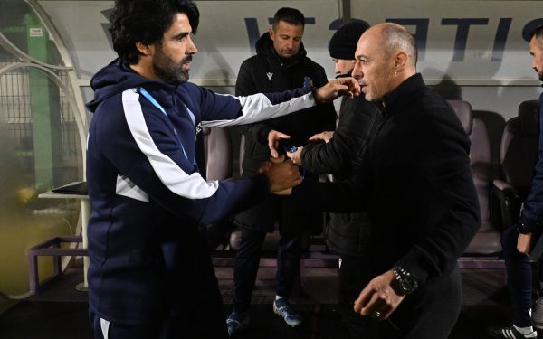 Antrenorii din play-off-ul Superligii: între superantrenori și eroi de întâmplare Sezonul actual al Superligii românești a readus în prim-plan întrebarea despre valoarea reală a antrenorilor care au condus echipele din promovare sau cele care au reușit performanțe neașteptate