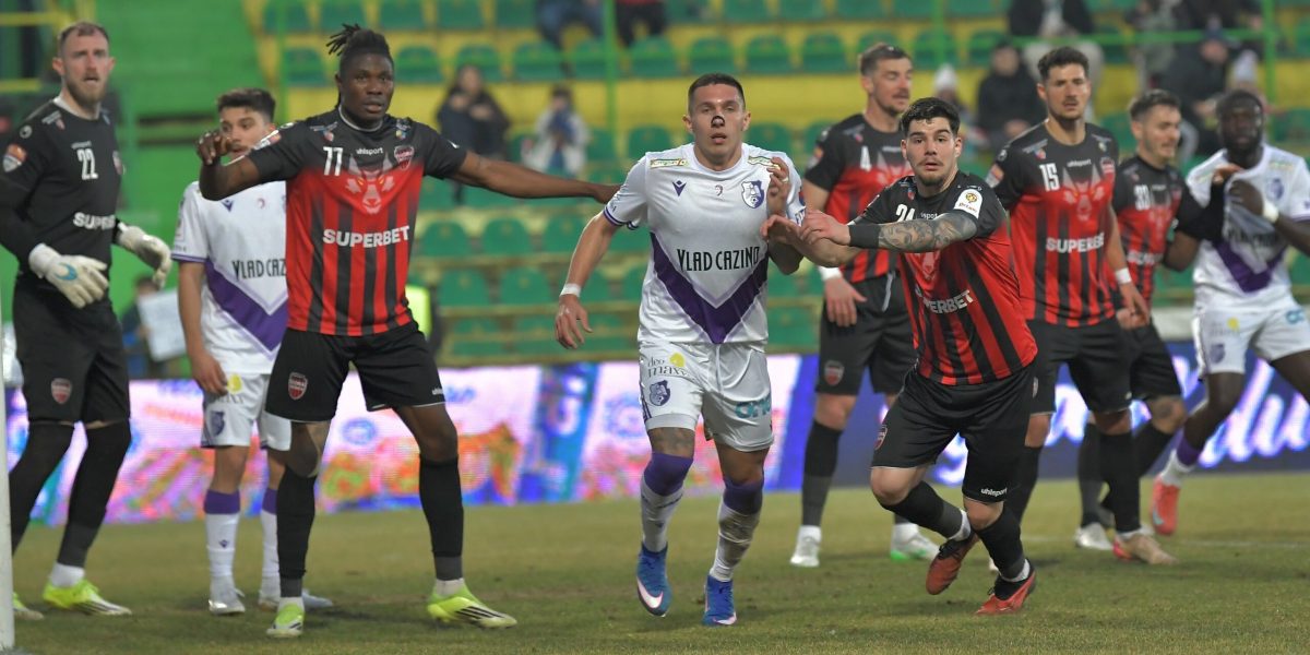 FC Argeș a scris vineri o pagină palpitantă în istoria recentă a Cupei României, reușind o calificare dramatică în semifinalele competiției după o victorie învingătoare cu 3-2 în fața formației Gloria Bistrița, într-un meci extrem de disputat și tensionat, disputat pe stadionul Orășenesc din Mioveni
