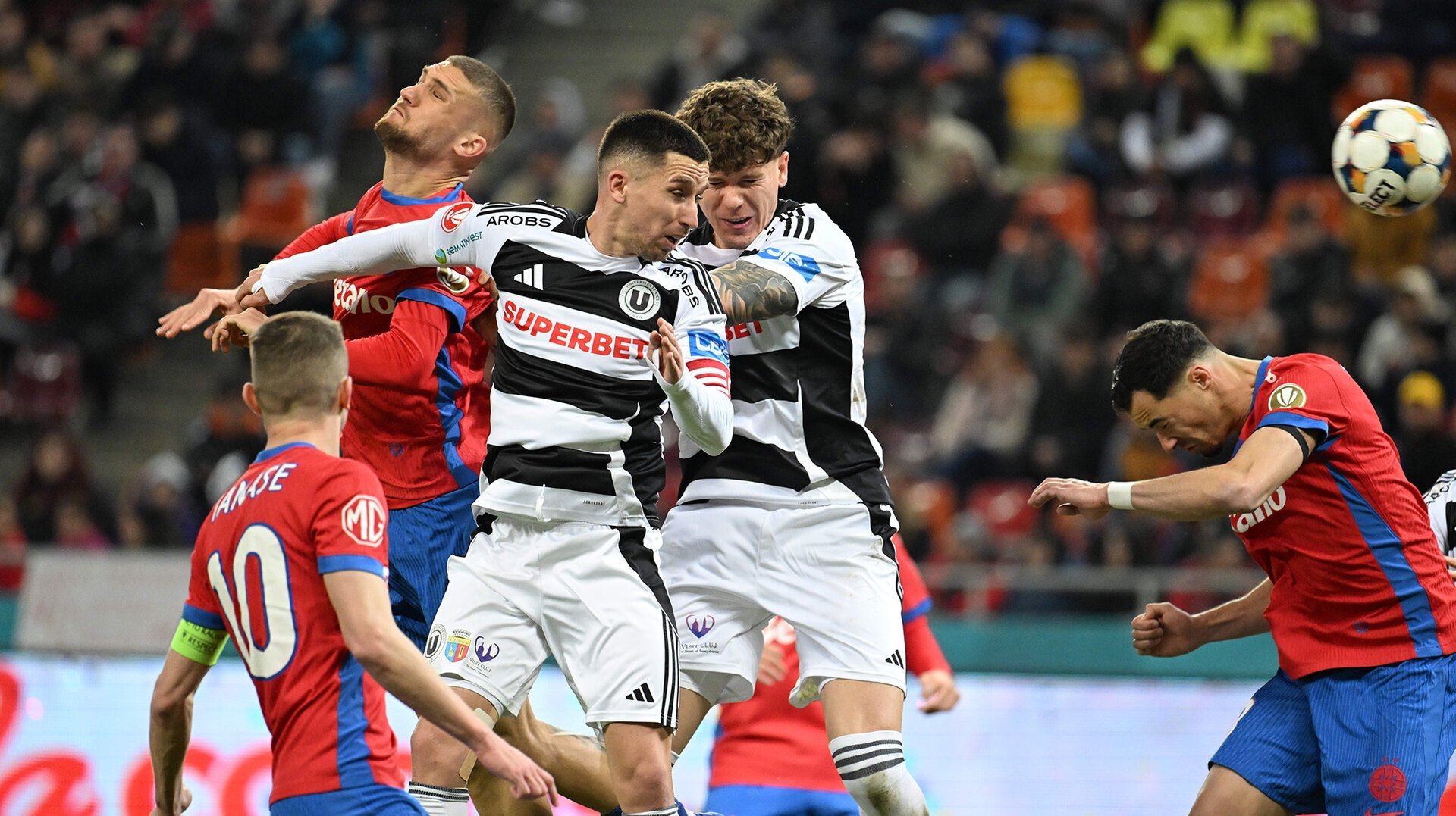 FCSB și U Cluj și-au disputat ultimele ocazii de a-și îmbunătăți pozițiile în sezonul 2025/2026 al Superligii, într-un duel despre care s-au spus deja multe, dar care, din punct de vedere al mizelor, a avut aproape zero