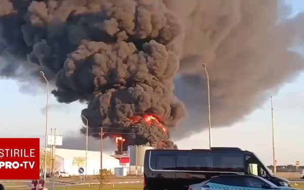 Un incendiu puternic a avut loc în dimineața zilei de astăzi în zona industrială a cartierului Aradul Nou, incidentele fiind semnalate înainte de ora 8:00 și evacuate cu promptitudine de forțele speciale de intervenție