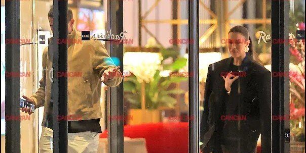 Fostul golgheter de la FCSB, Bogdan Stancu, este protagonistul unui scandal amoros în care a fost surprins în compania unei prezentatoare TV, semnalând o schimbare semnificativă în stilul său de viață și relațiile personale