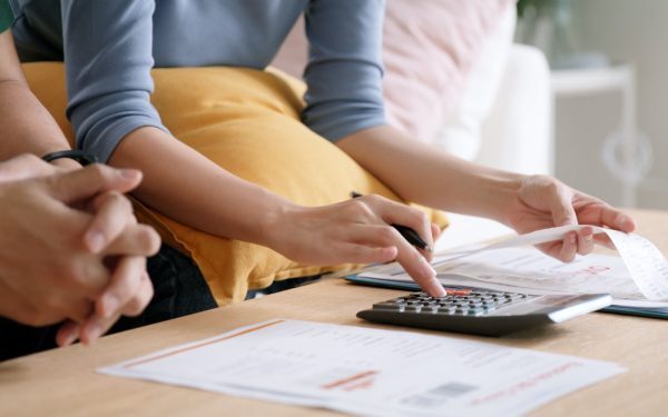 Guvernul român a adoptat recent o decizie ce aduce o veste bună pentru consumatorii casnici: plafonarea prețului la gaze naturale pentru populație va fi menținută încă un an