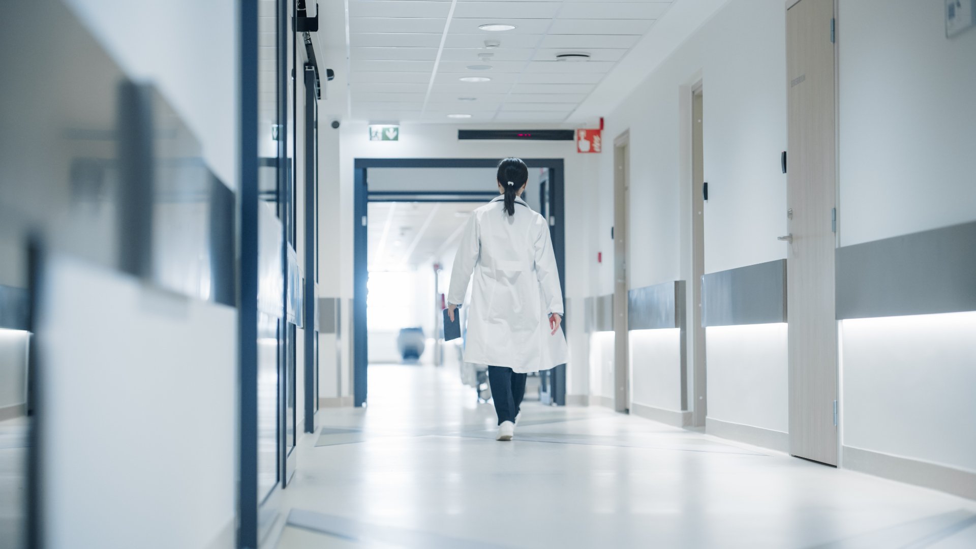 Personalul medical acordă sistemului un scor de 4,8 din 10